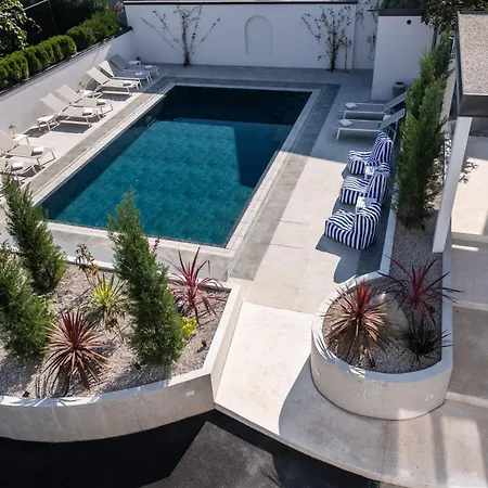 Beatrice - Luxury - Pool & Sauna & Parking Курортний комплекс Любляна