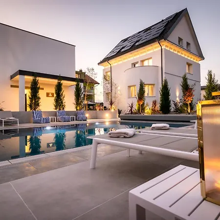 Beatrice - Luxury - Pool & Sauna & Parking Resort