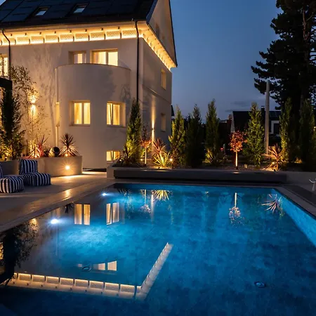 Beatrice - Luxury - Pool & Sauna & Parking 4* 류블랴나