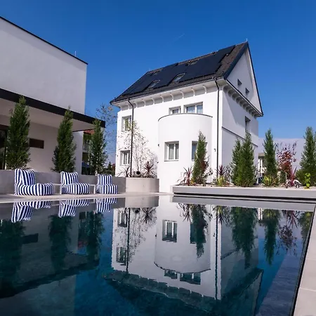 Beatrice - Luxury - Pool & Sauna & Parking 4*